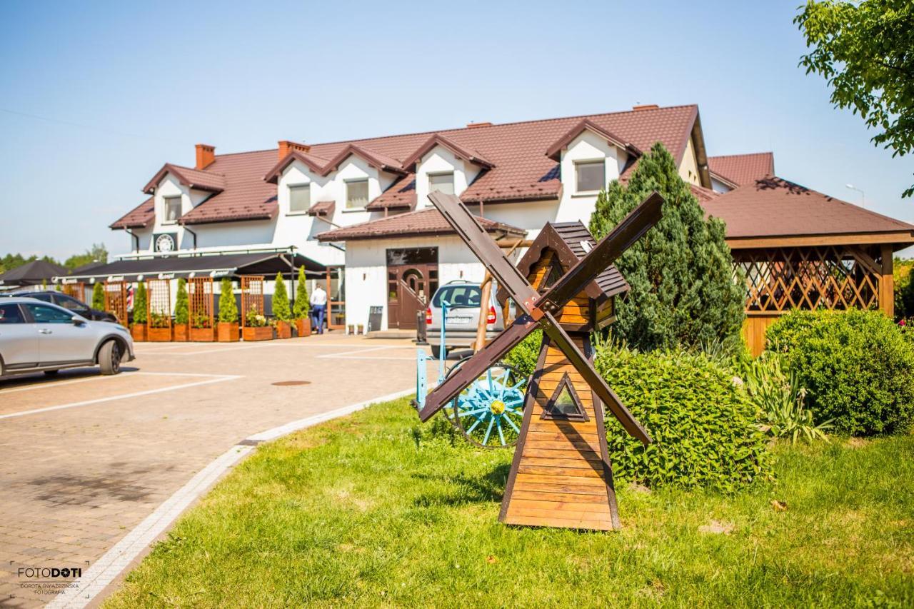 Gosciniec Zacisze I Blisko A2 Dabie-Uniejow I Restauracja B&B 외부 사진