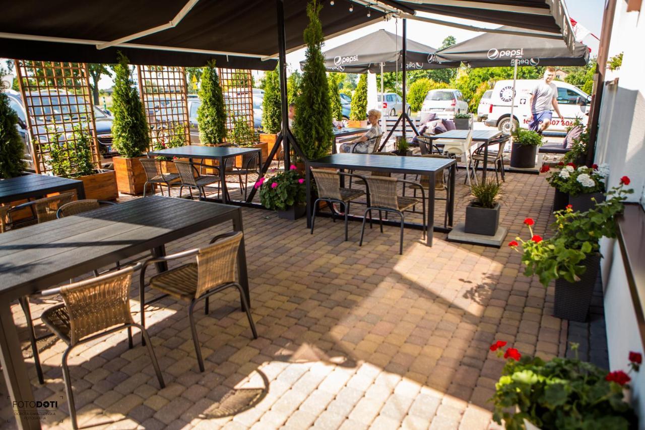 Gosciniec Zacisze I Blisko A2 Dabie-Uniejow I Restauracja B&B 외부 사진