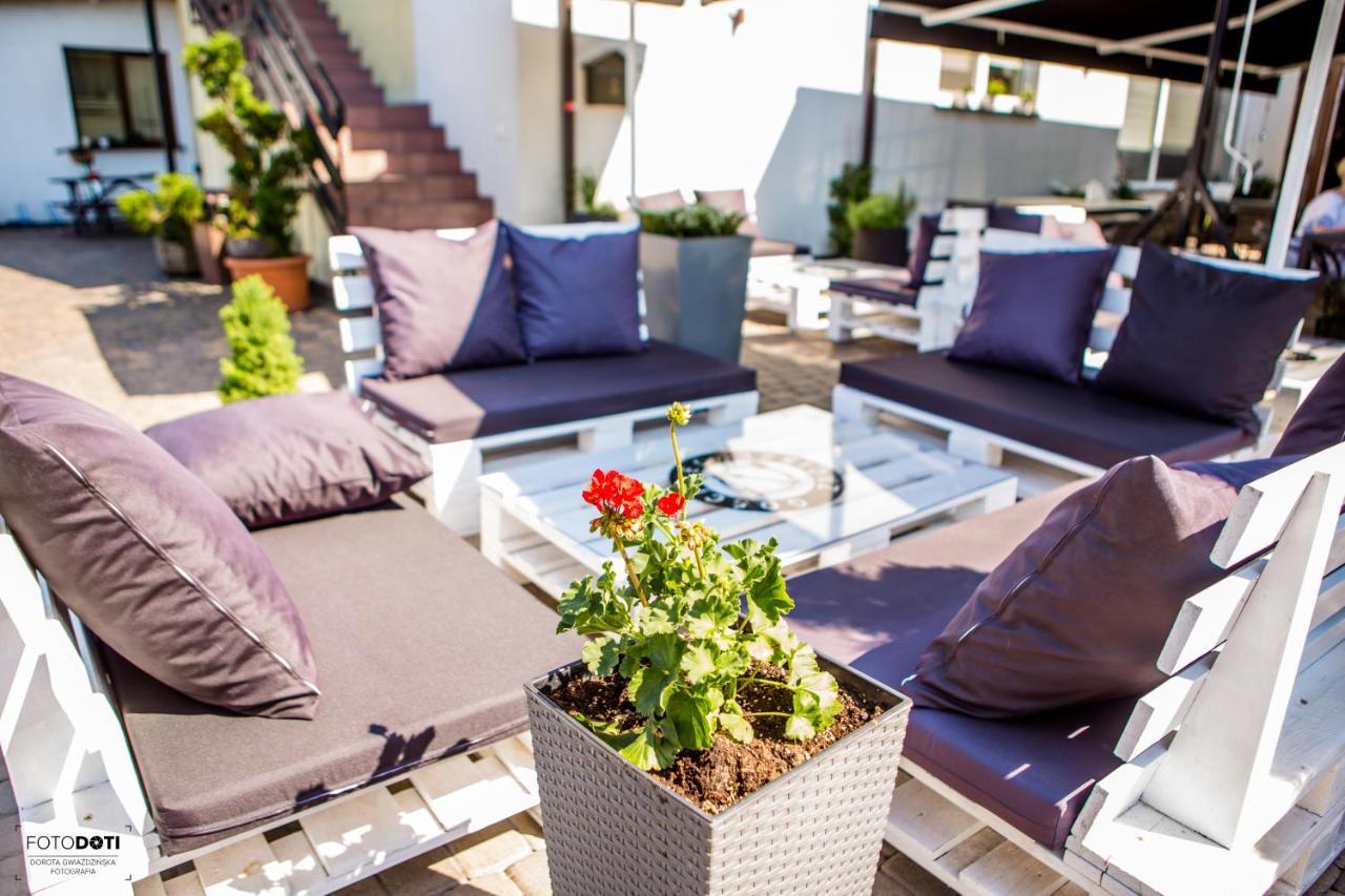 Gosciniec Zacisze I Blisko A2 Dabie-Uniejow I Restauracja B&B 외부 사진
