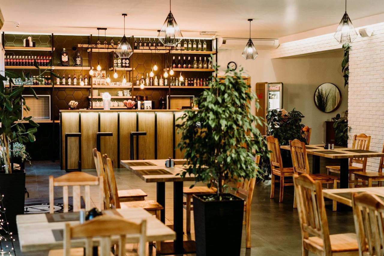 Gosciniec Zacisze I Blisko A2 Dabie-Uniejow I Restauracja B&B 외부 사진