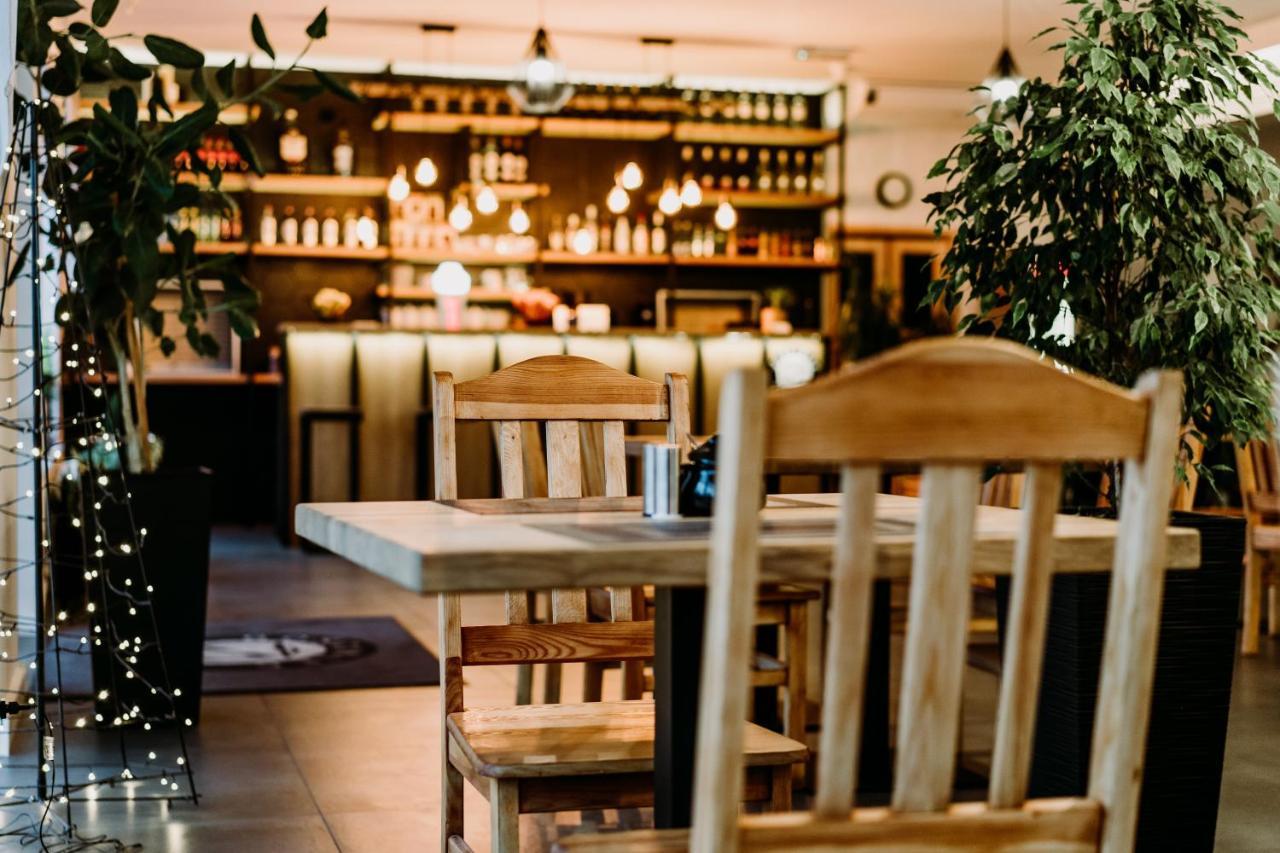Gosciniec Zacisze I Blisko A2 Dabie-Uniejow I Restauracja B&B 외부 사진